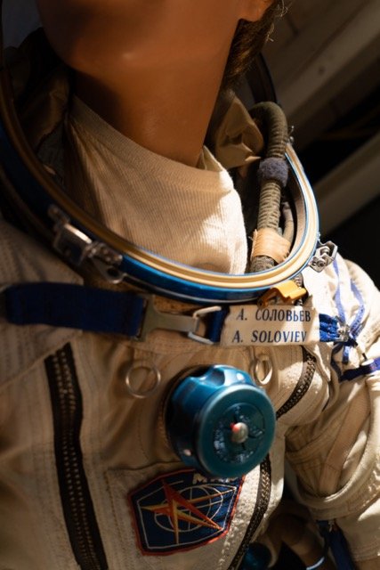 Geflogener Raumanzug des sowjetischen/russischen Kosmonauten Anatoli Solowjow