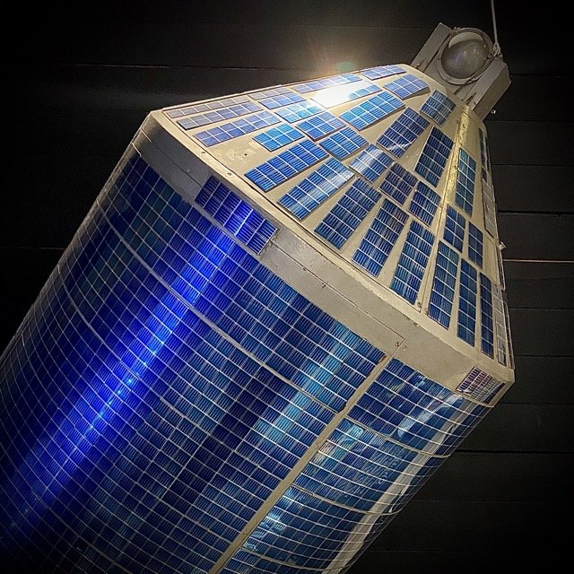 1:1 Ingenieurmodell des ersten deutschen Satelliten AZUR